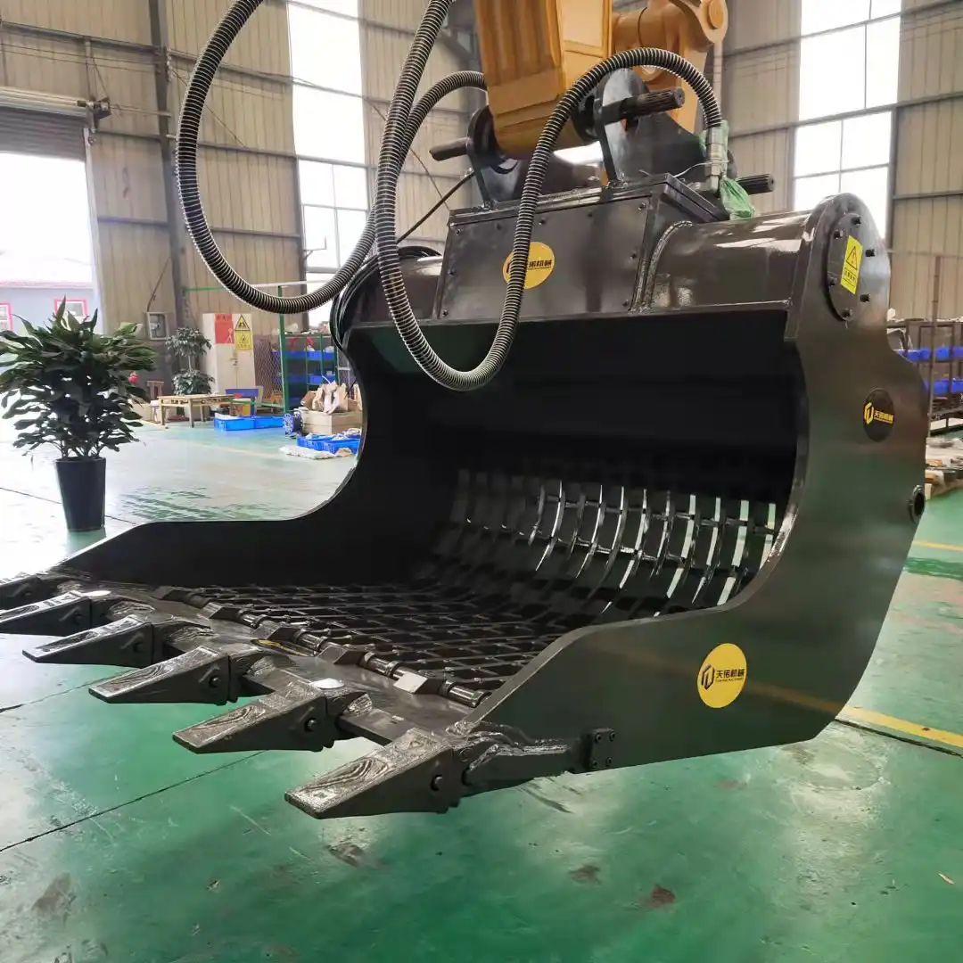 Manual VS Hydraulic Screening Buckets For Excavators